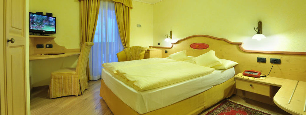 Hotel Ristorante Cassana Livigno Bagian luar foto