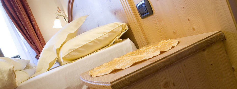 Hotel Ristorante Cassana Livigno Bagian luar foto