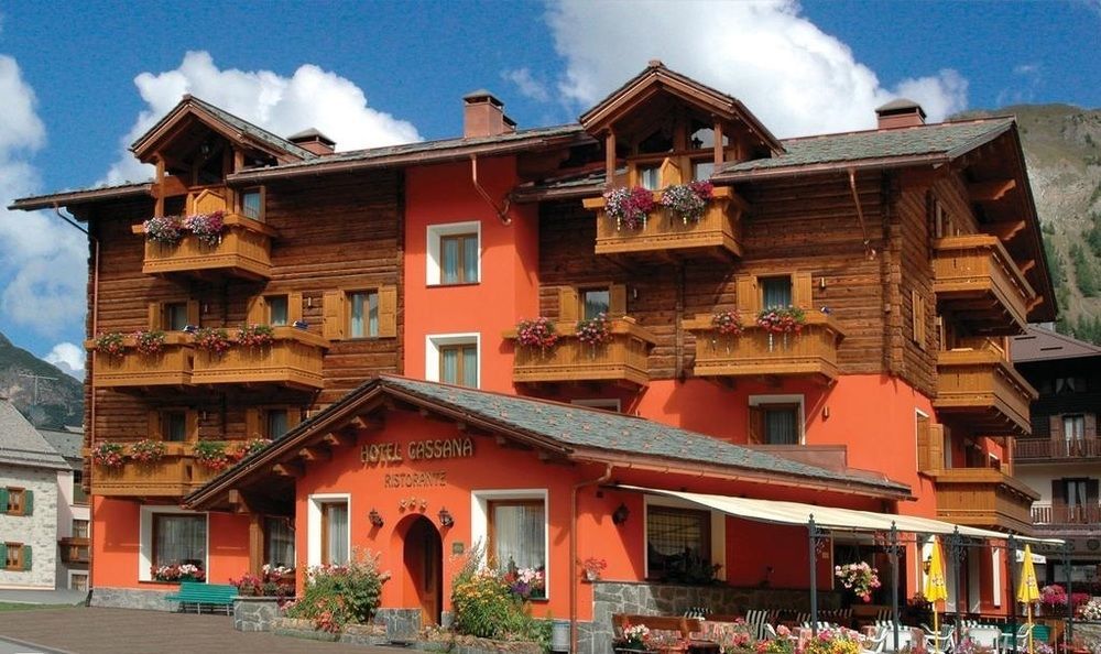 Hotel Ristorante Cassana Livigno Bagian luar foto