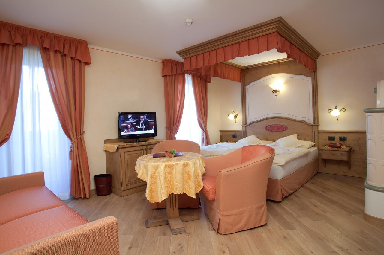 Hotel Ristorante Cassana Livigno Bagian luar foto