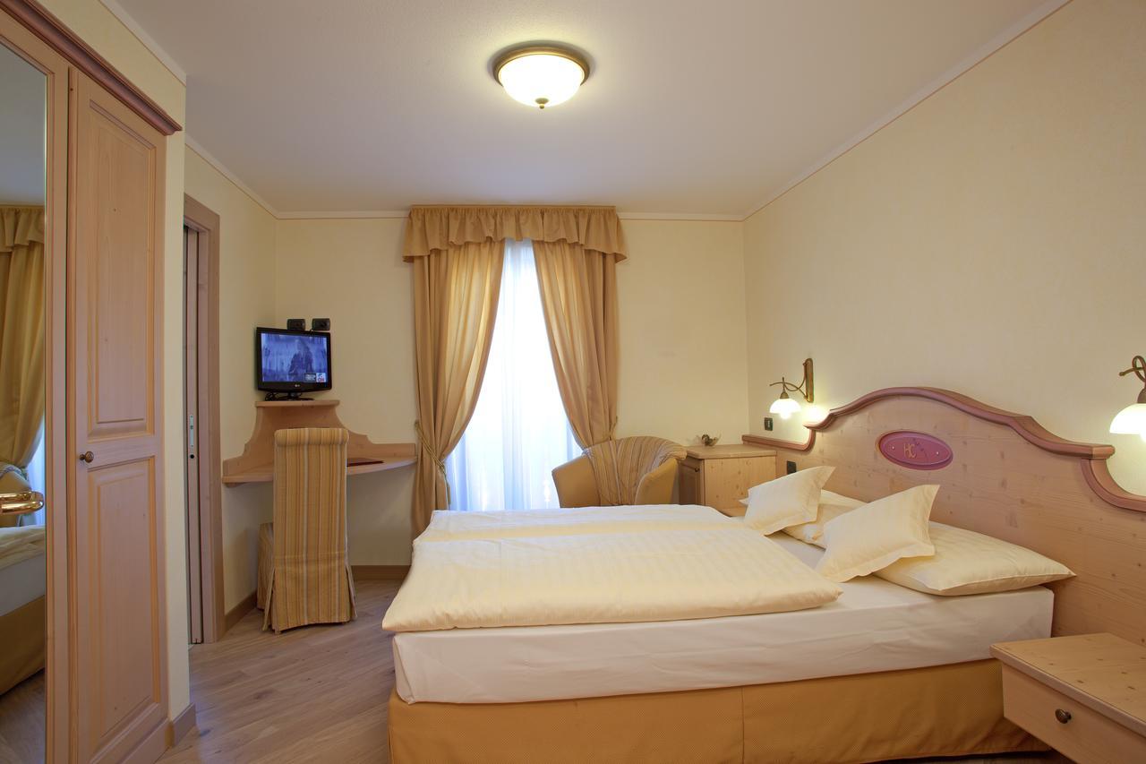 Hotel Ristorante Cassana Livigno Bagian luar foto