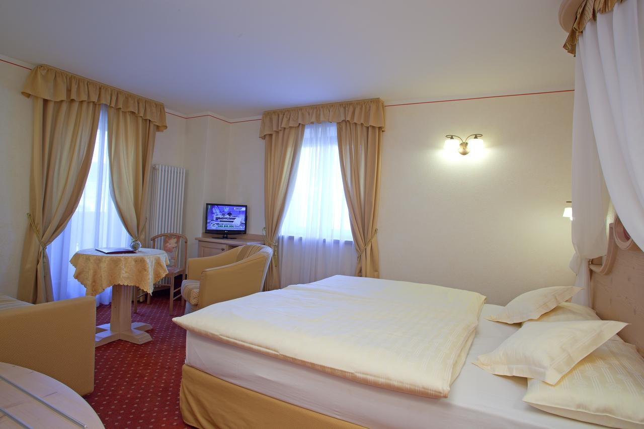 Hotel Ristorante Cassana Livigno Bagian luar foto