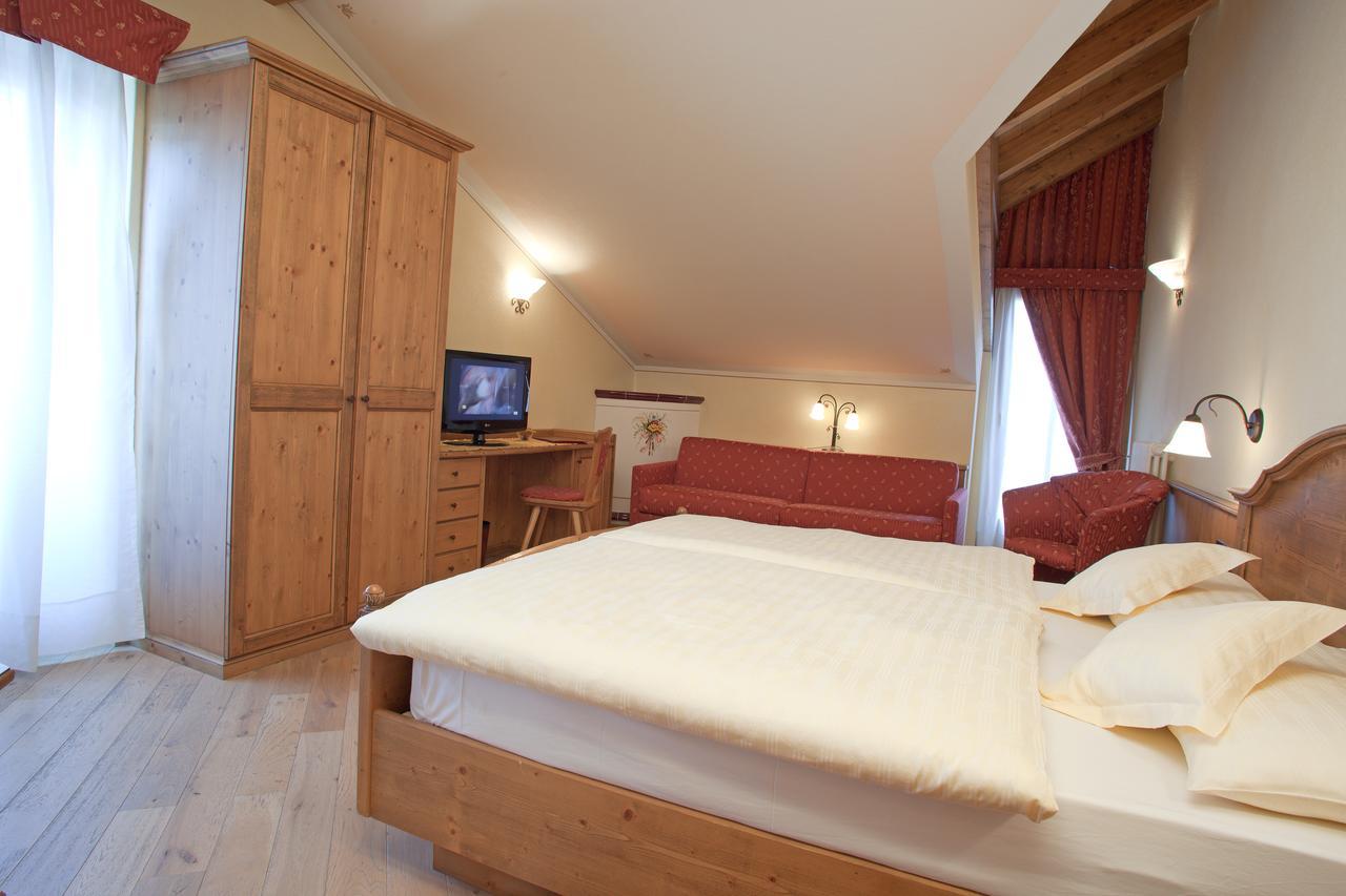 Hotel Ristorante Cassana Livigno Bagian luar foto