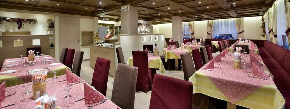 Hotel Ristorante Cassana Livigno Bagian luar foto